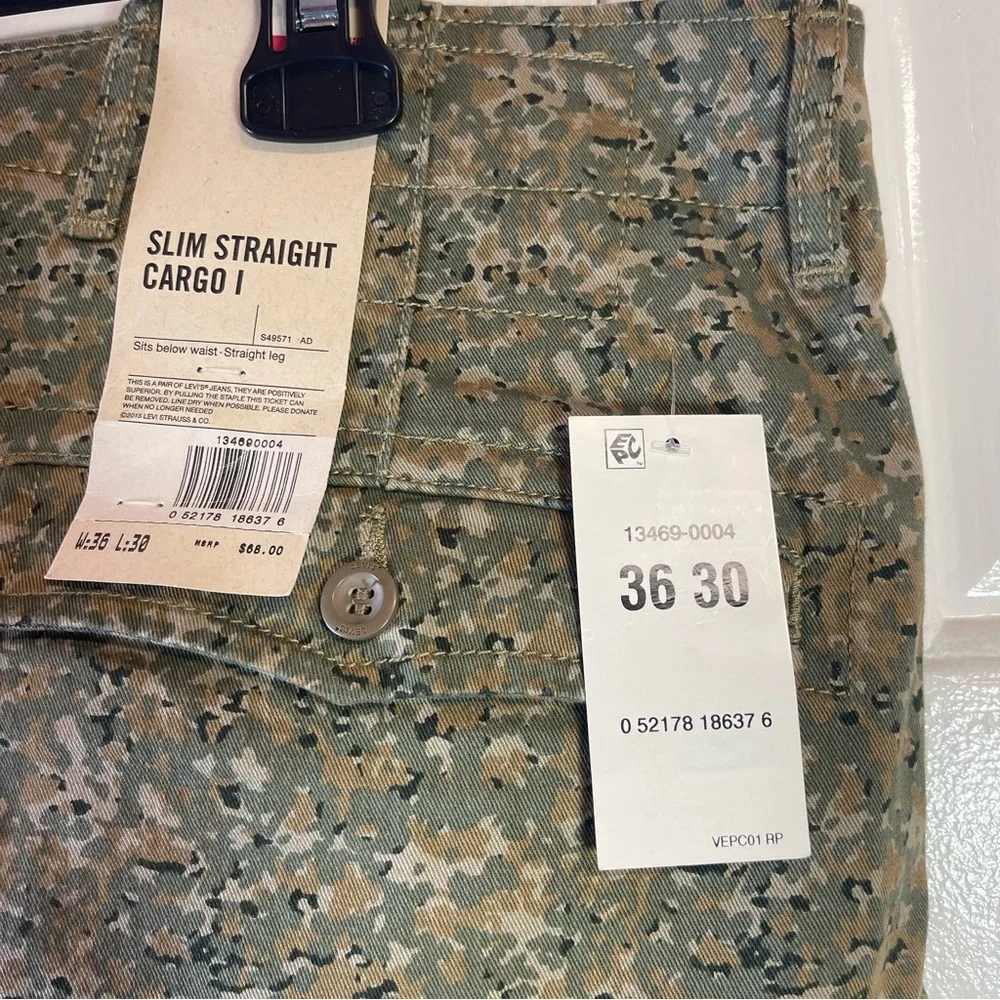 Levi's slim straight men's‎ cargo pants size 36/30 NEW with tags M1
